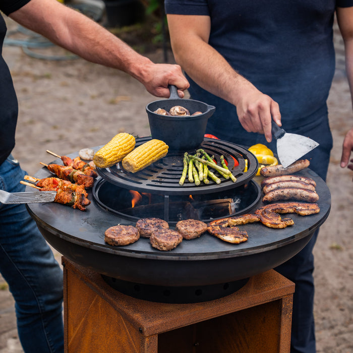 BBQ Vuurschaal Grill Blackline Cortenstaal 8mm Camarada 2.0 - Met pook en houtopslag Ø70cm