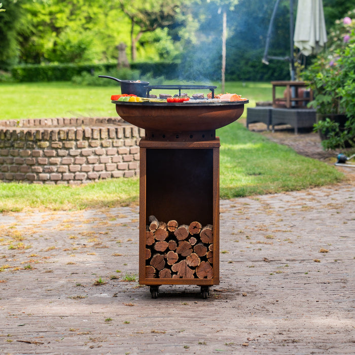 BBQ Vuurschaal Grill Cortenstaal 8mm Camarada 2.0 - Met pook houtopslag Ø70cm