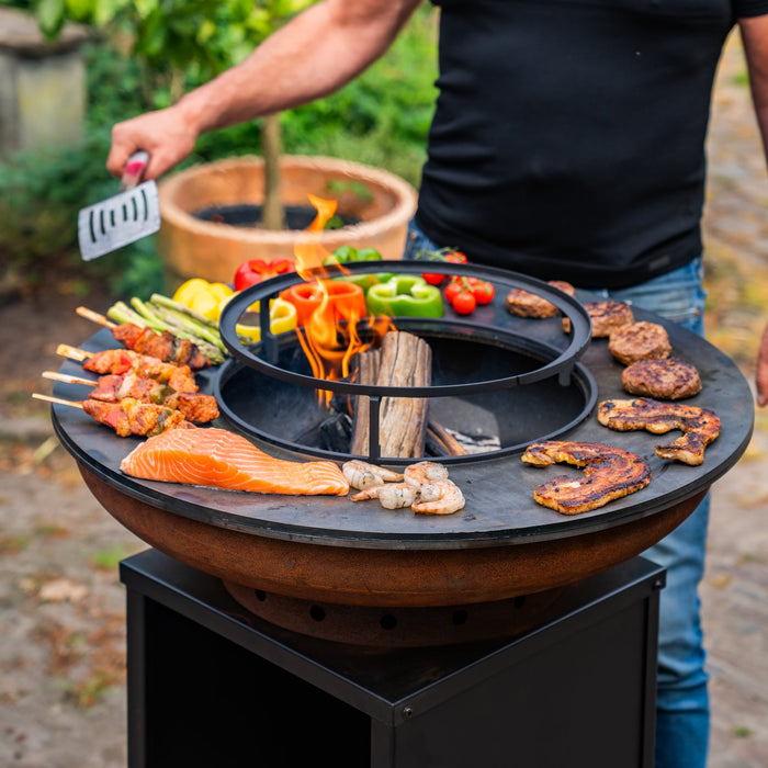 BBQ Vuurschaal Grill Cortenstaal Blackline 8mm Camarada 2.0 - Met pook en houtopslag Ø70cm